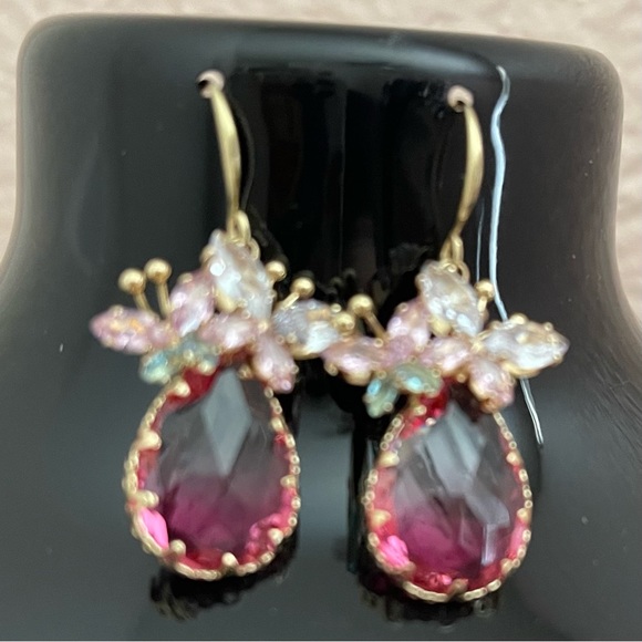 NWT Zircon Butterfly Pink Drop Earrings - Picture 4 of 7